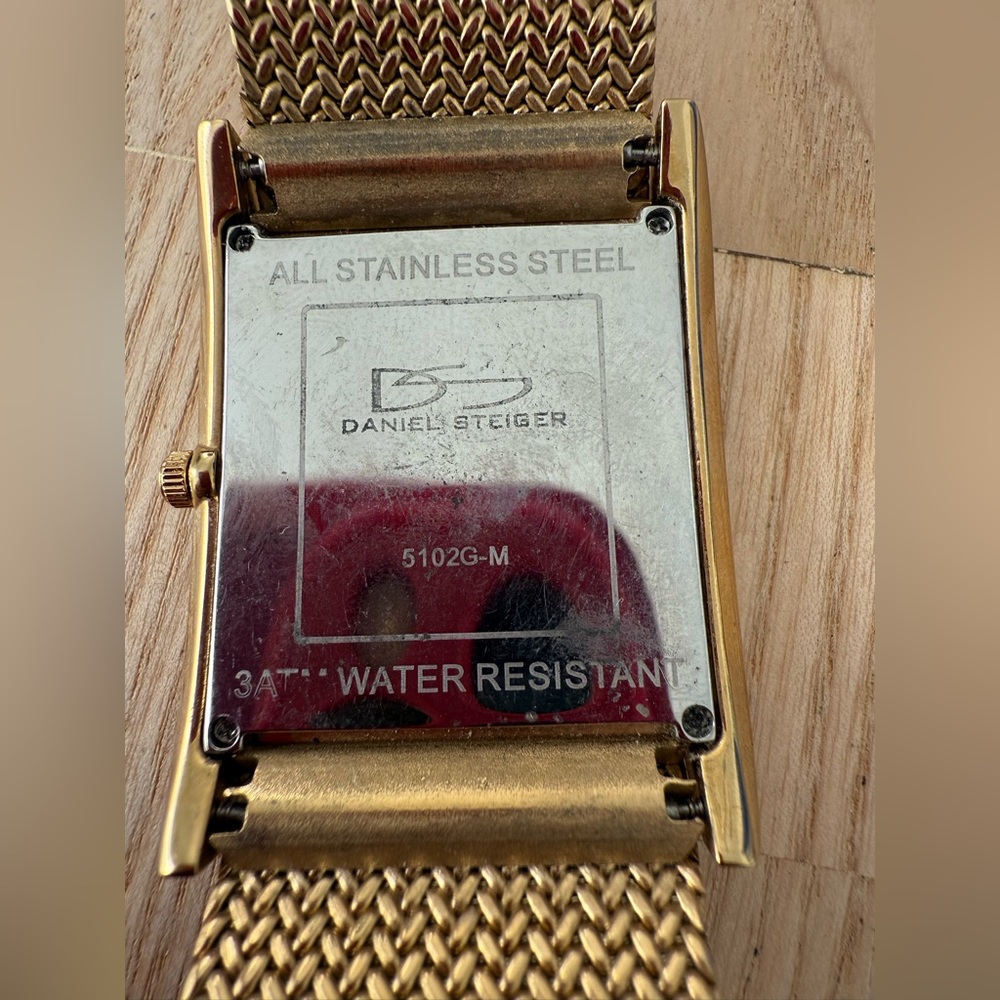 Vintage Daniel Steiger men’s rectangular gold tone dress watch NEW BATTERY - Picture 9 of 12